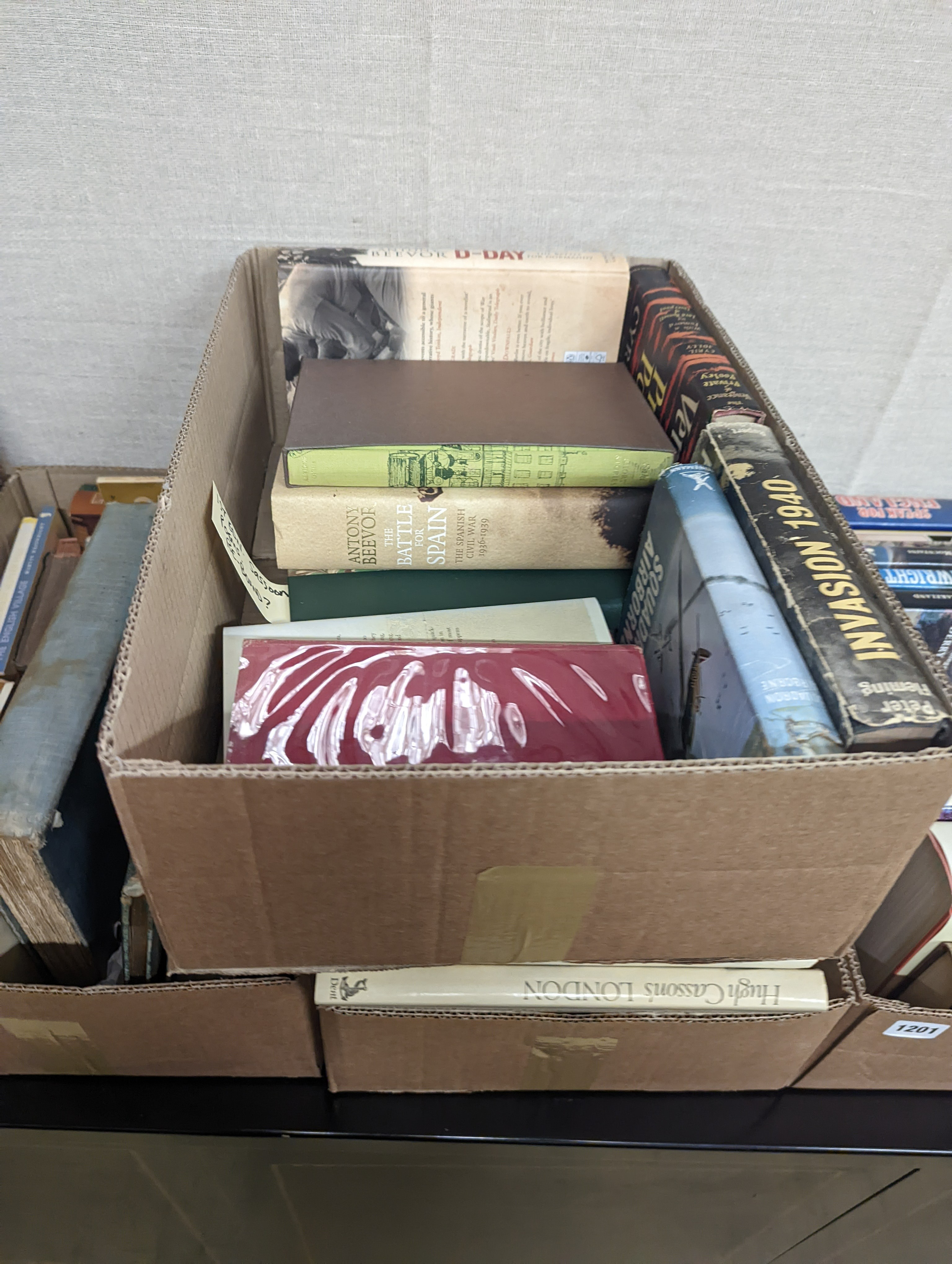 Eleven boxes of assorted books, mainly fine art and local history